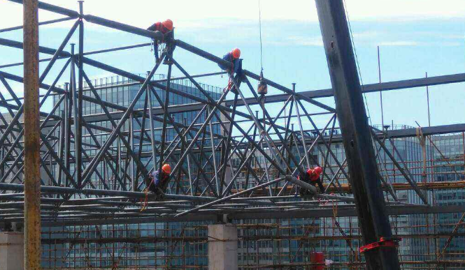 唐山论网架装配施工中搭设脚手架应当留神的事故